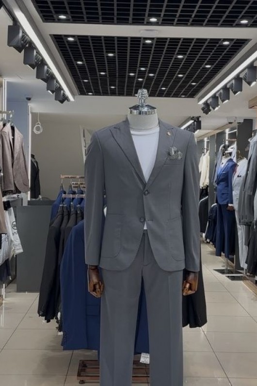 Koyu Gri Pileli Tokalı Detaylı Pantolonlu Takım Elbise