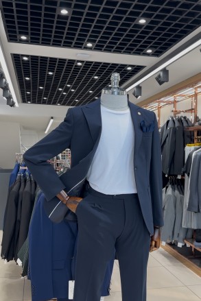 Lacivert Pileli Tokalı Detaylı Pantolonlu Takım Elbise