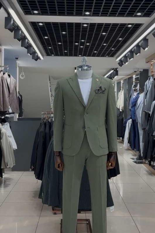 Yeşil Pileli Tokalı Detaylı Pantolonlu Takım Elbise